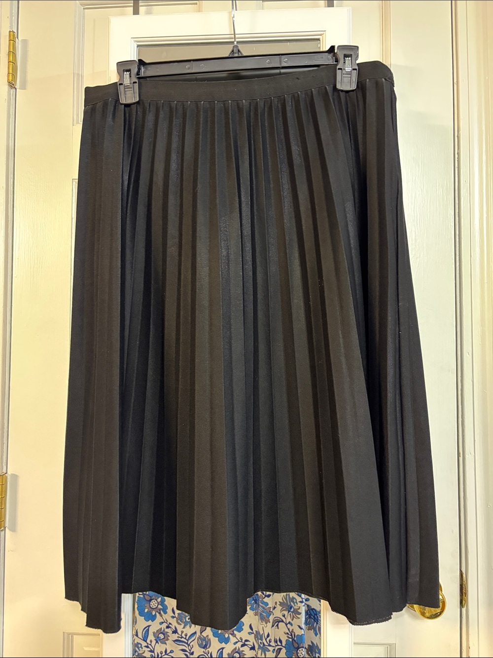 Black Pleated Midi Skirt - Women's Classic Style